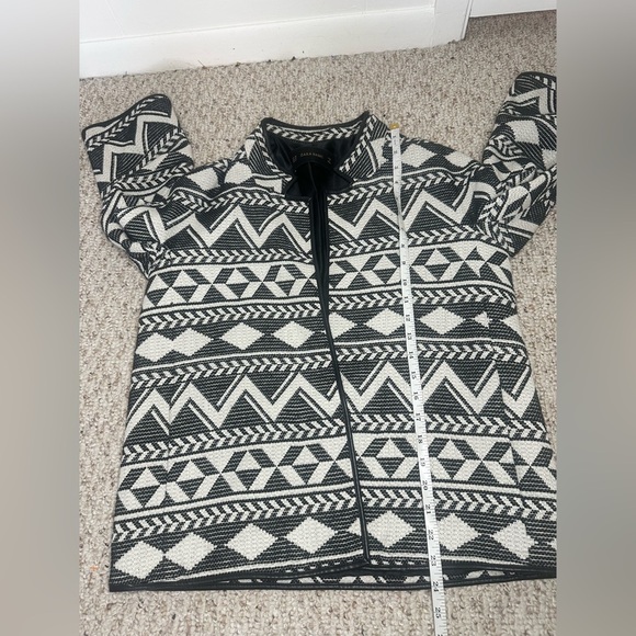Zara Black and White Geometric Cape size XS - Picture 10 of 11